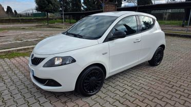 Lancia Ypsilon 1.0 FireFly 5 porte S&S Hybrid Ecochic Silver