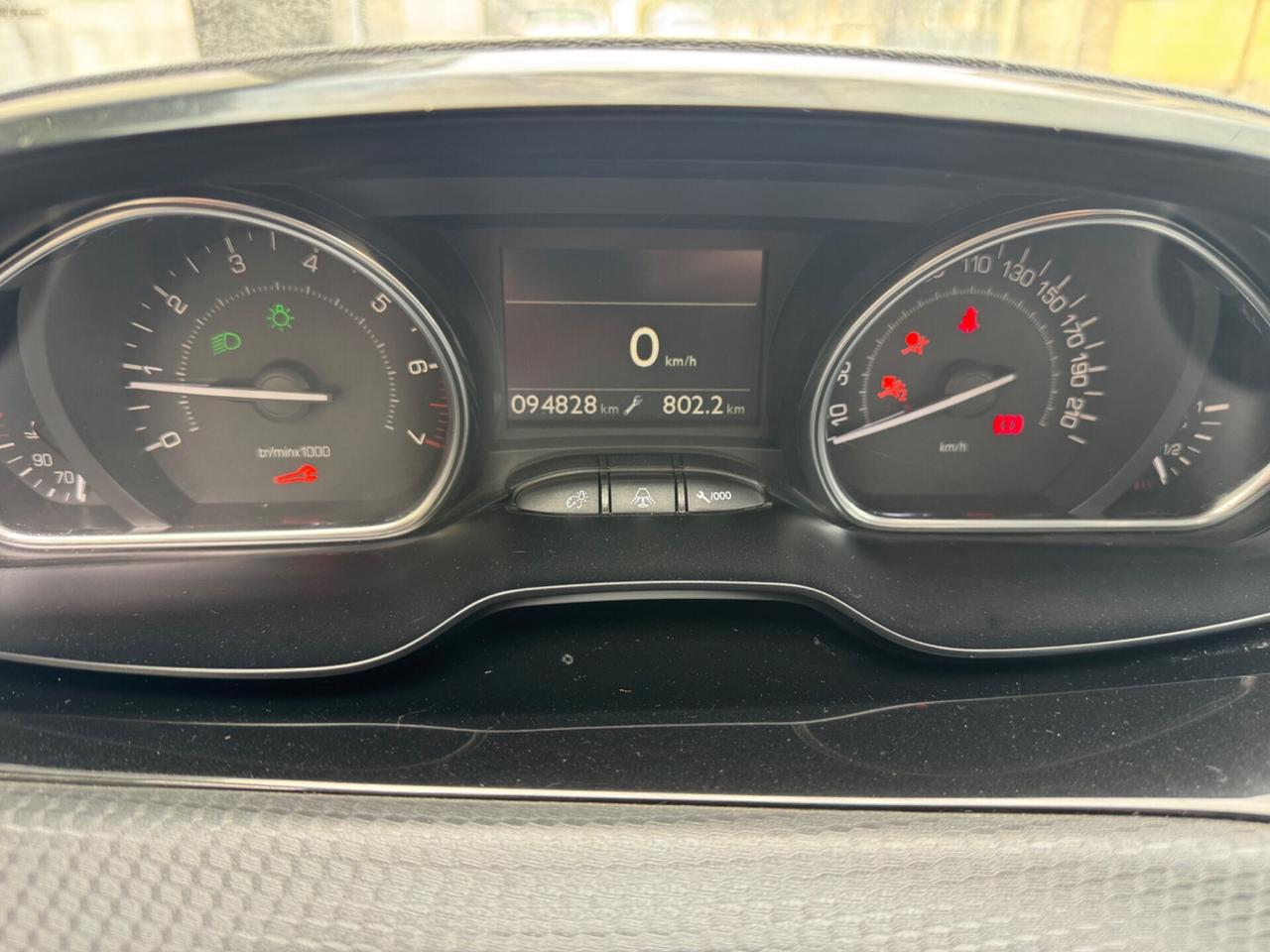 Peugeot 2008 PureTech 82 S&S Allure