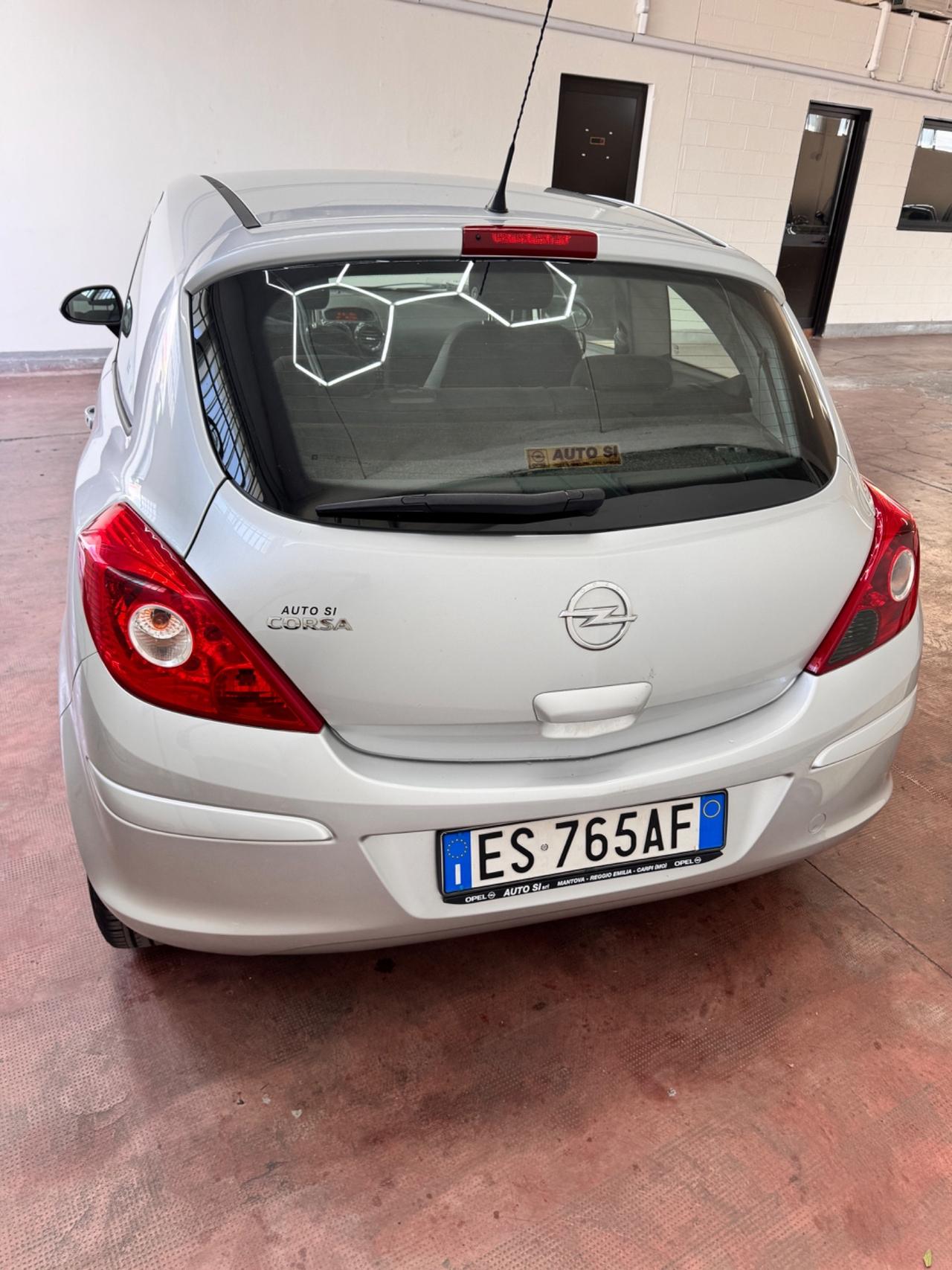 Opel Corsa 1.2 benzina 3 porte