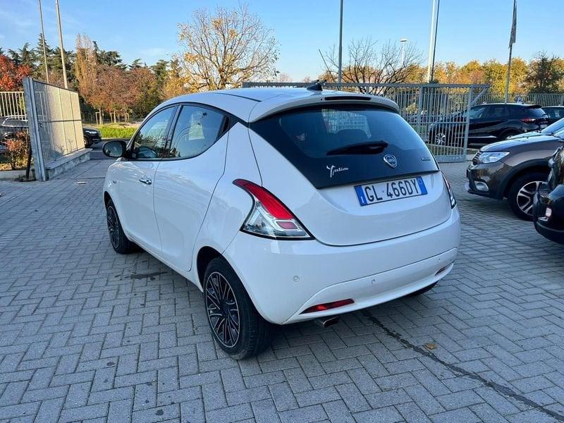 Lancia Ypsilon 1.0 FireFly 5 porte S&S Hybryd Gold