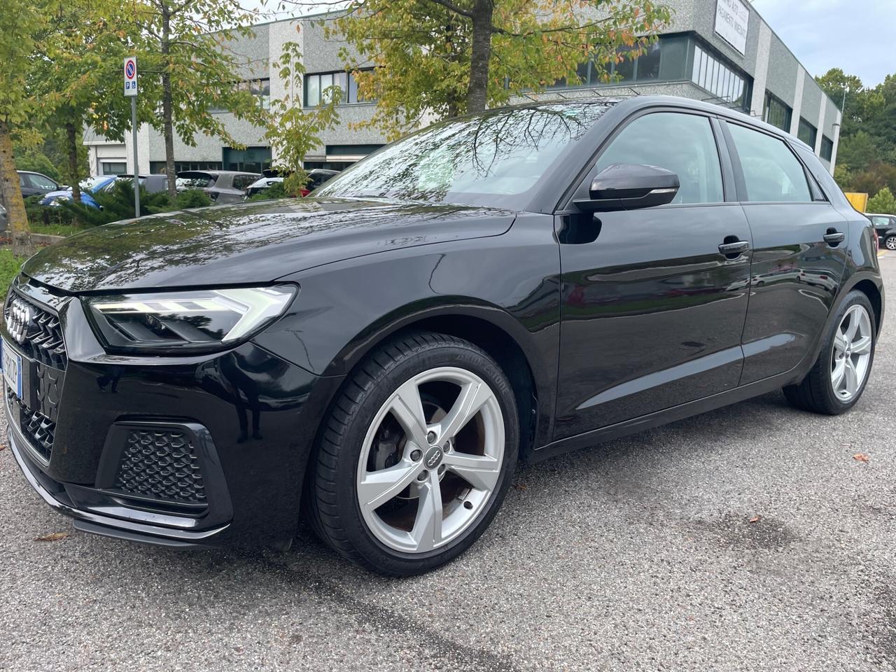 Audi A1 SPB*Neopatentati*Cerchi*Car play*