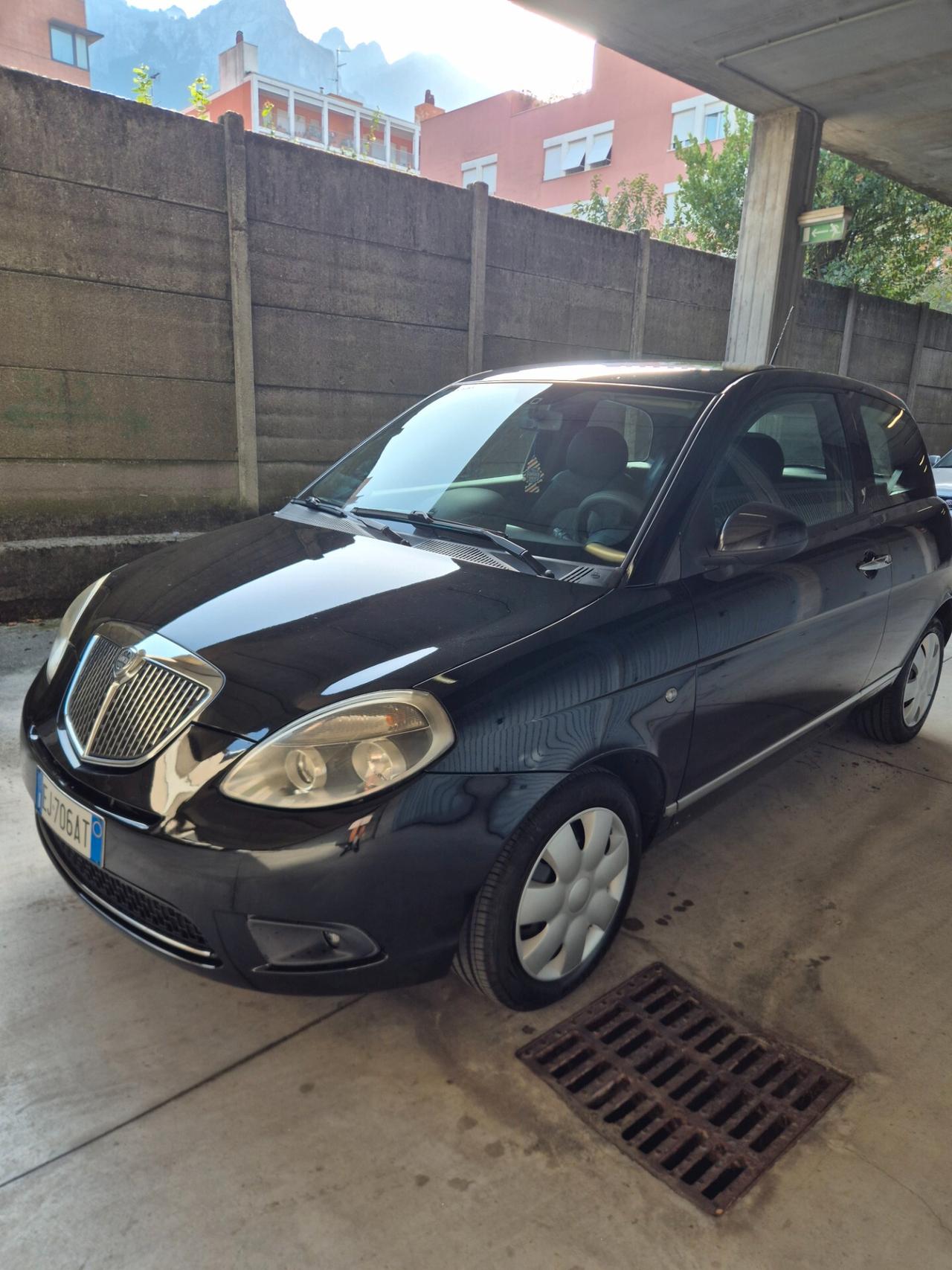 Lancia Ypsilon 1.2 69 CV Platinum euro 5 neo patentati
