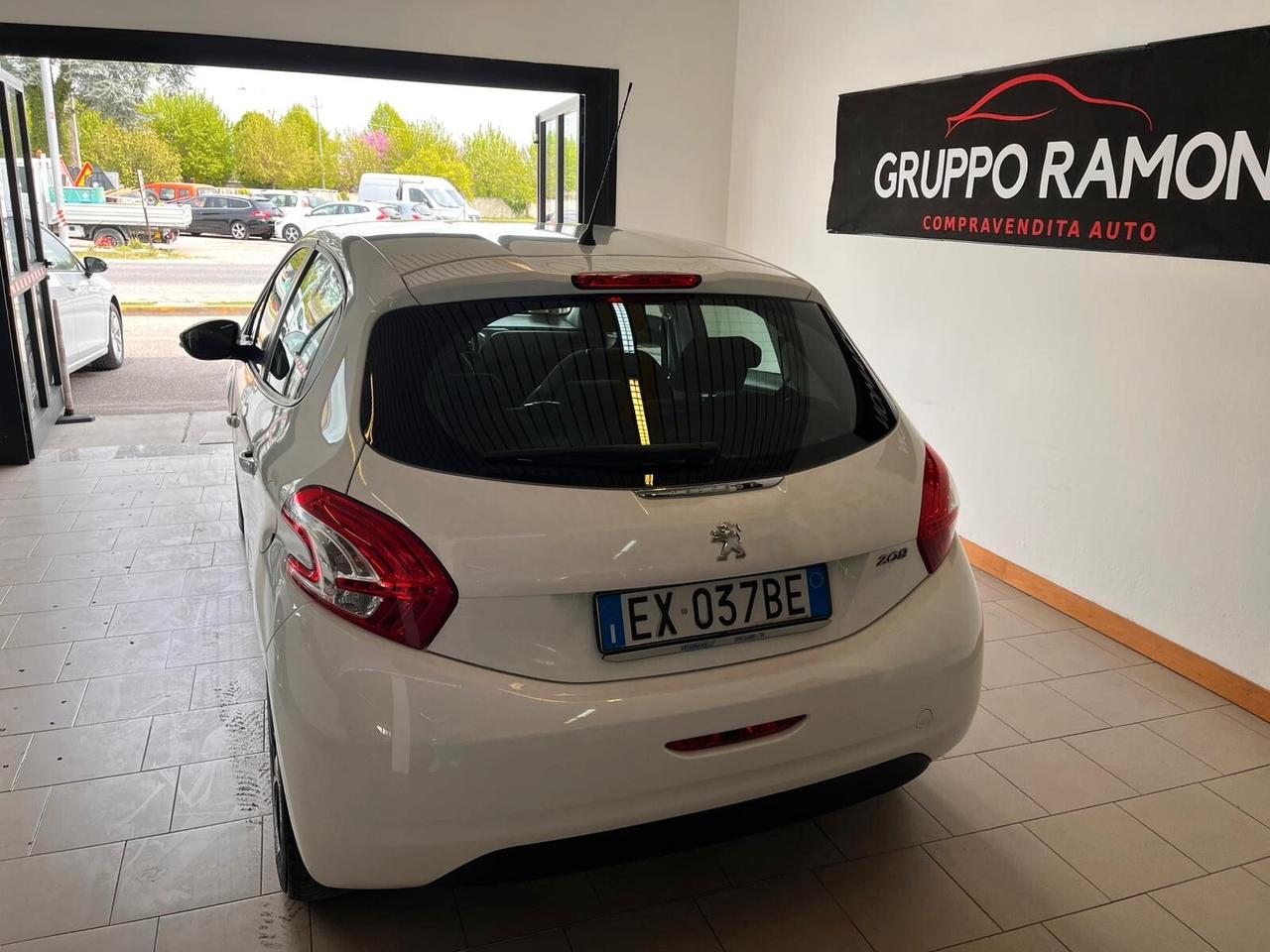 Peugeot 208 1.4 HDi 68 CV 5 porte Allure