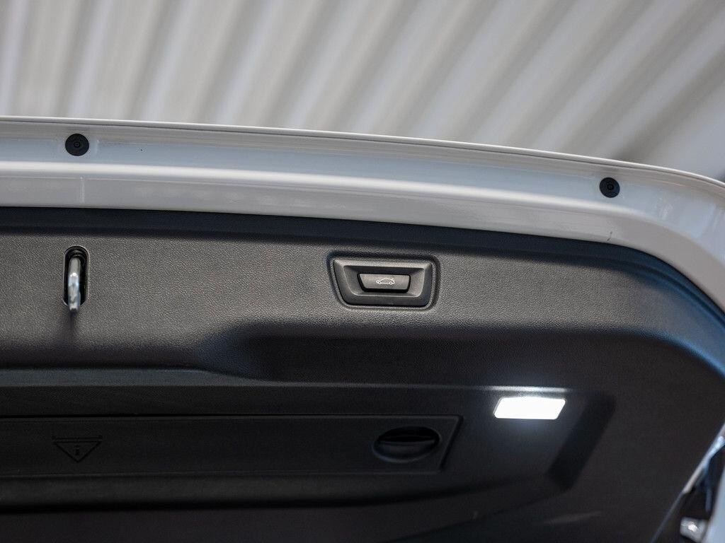 BMW 320d Touring Pacchetto M-Sport SHZ NAVI LED
