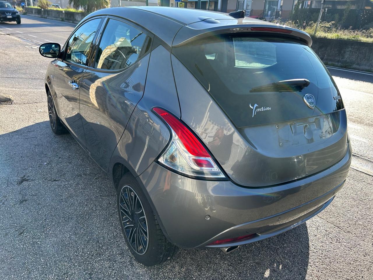 Lancia Ypsilon 1.0 FireFly 5 porte S&S Hybrid Gold