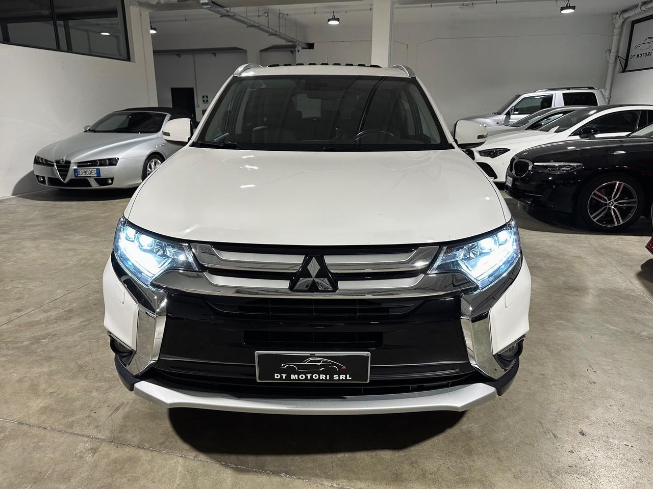 Mitsubishi Outlander 2.2 DI-D 4WD Instyle 7 POSTI-TETTO-TAGLIANDI UFFICIALI
