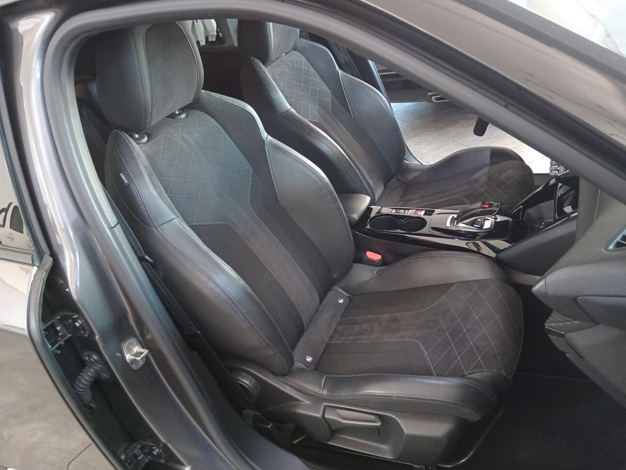 Peugeot 2008 PureTech 155 S&S EAT8 GT