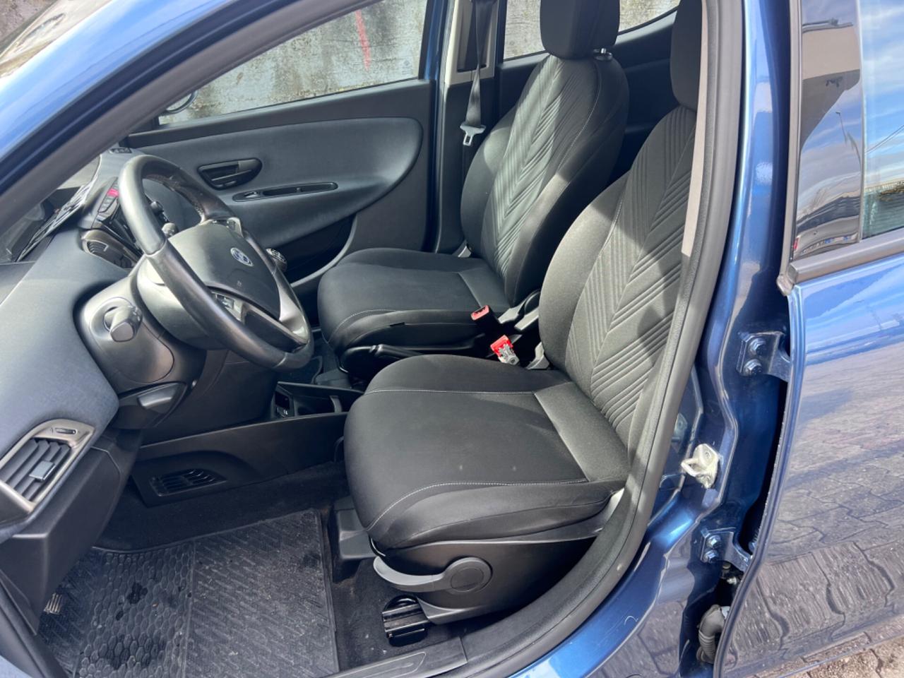 Lancia Ypsilon 1.0 FireFly 5 porte S&S Hybrid Ecochic Gold