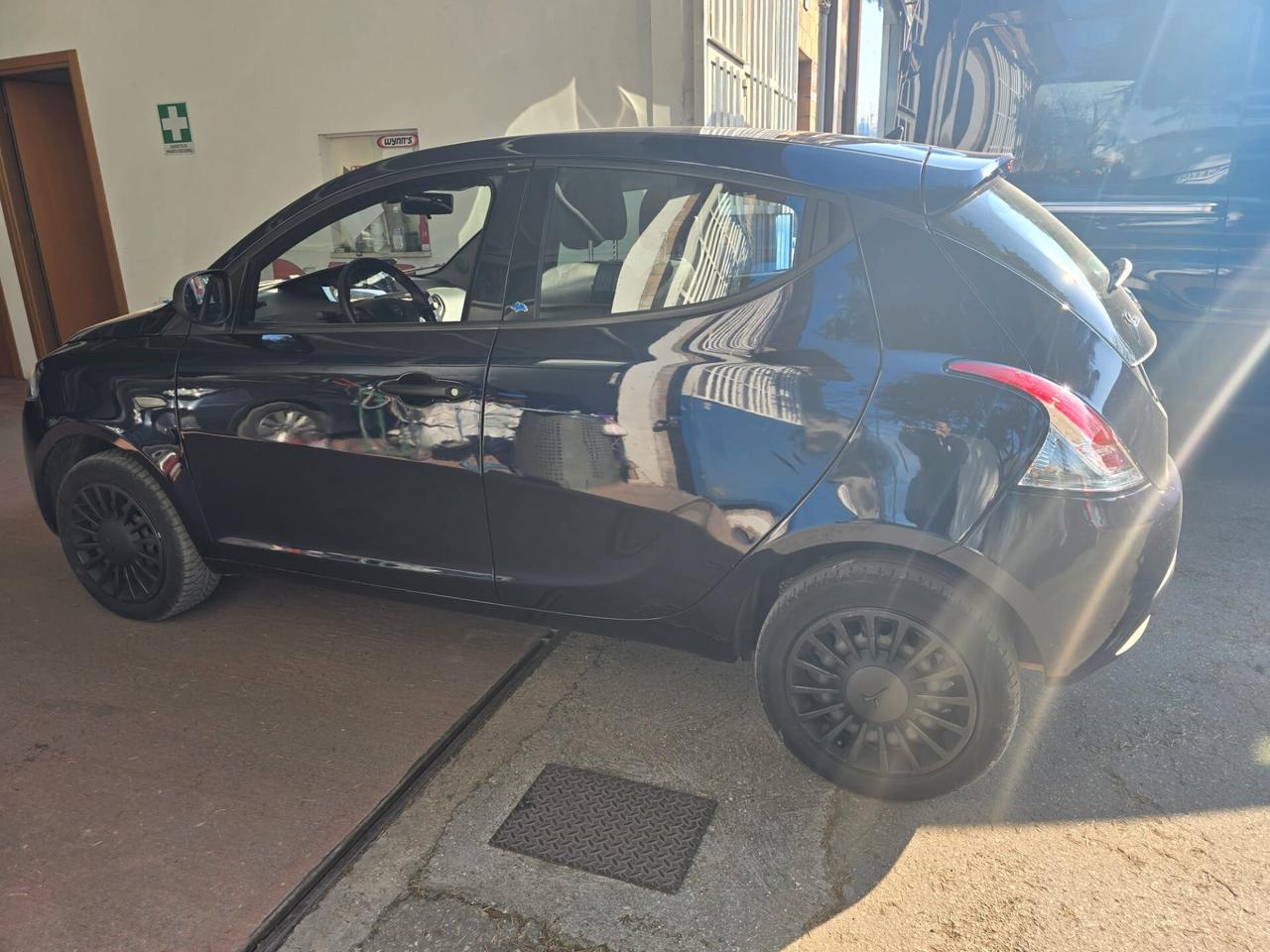 Lancia Ypsilon 1.2 69 CV 5 porte GPL Ecochic Gold rate da 125,00