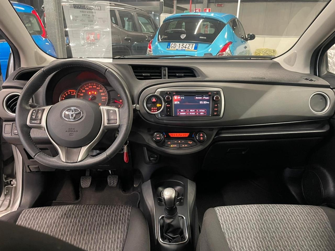 TOYOTA Yaris 3ª serie Yaris 1.0 5 porte Van Ac...