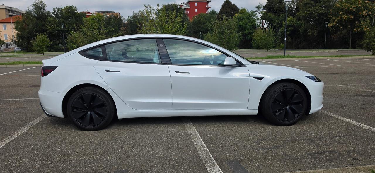 Tesla Model 3 - RWD Premium