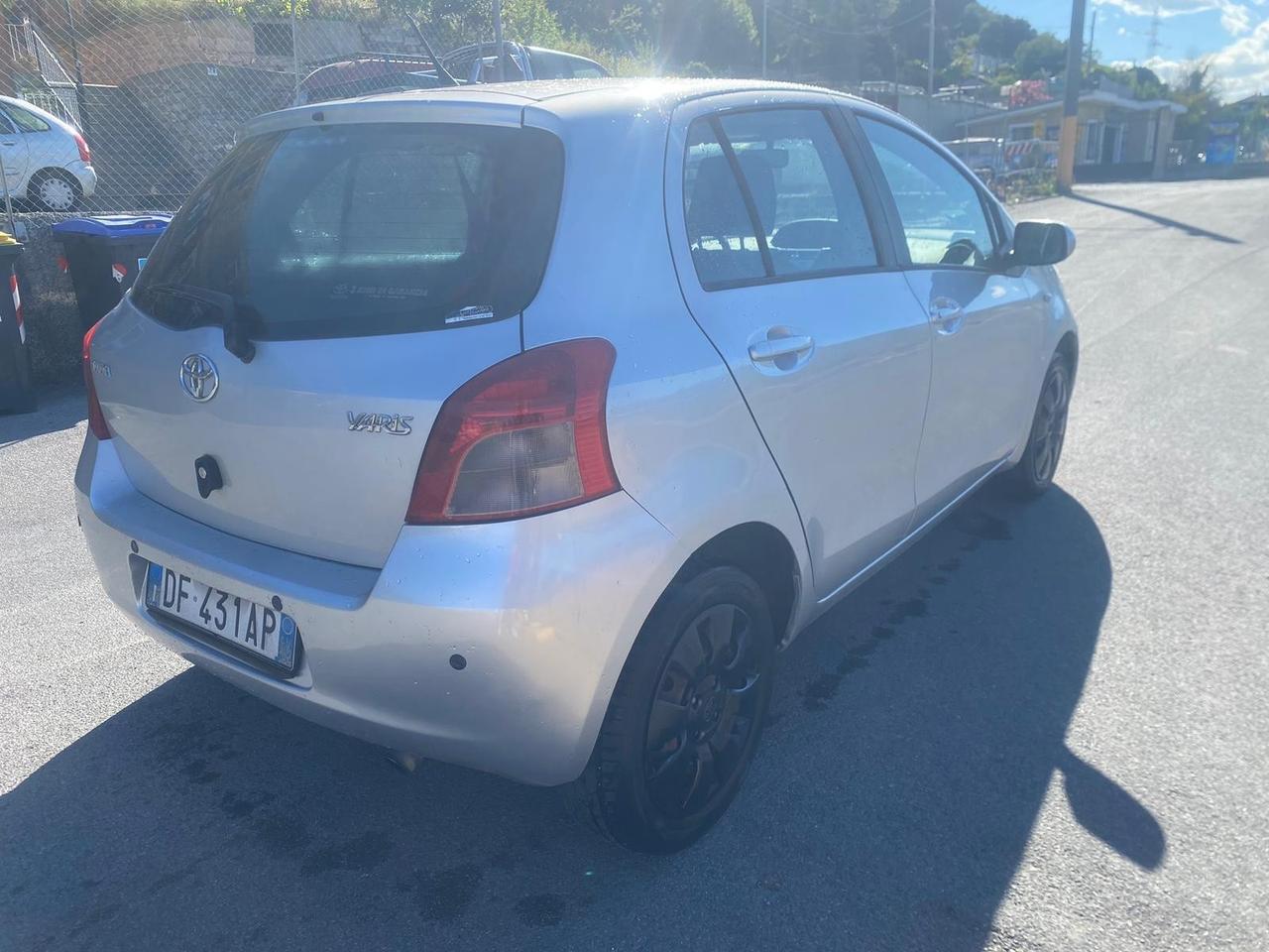 Toyota Yaris 1.0 5 porte Sol