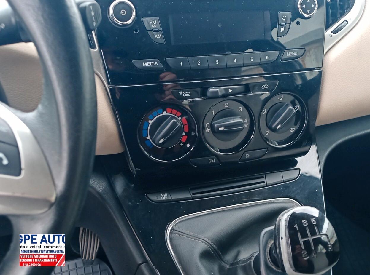 Lancia Ypsilon 1.2 69 CV 5 porte Platinum - 5 posti