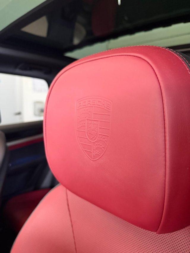 PORSCHE Cayenne 3.0 V6 E-Hybrid //TETTO//CARTIER//PARI AL NUOVO//