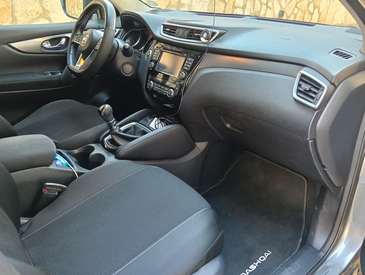 Nissan Qashqai 1.5 dCi N-Connecta Strafull da Vetrina Neopatentati