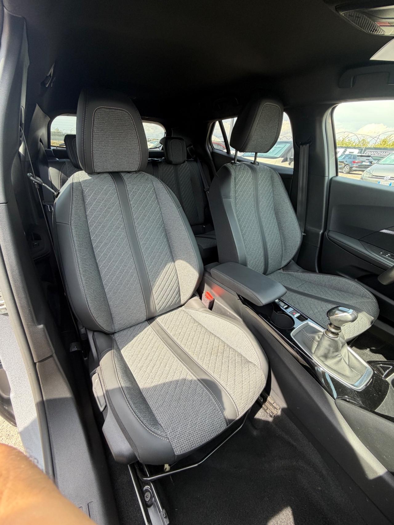 Peugeot 2008 PureTech 100 S&S Allure