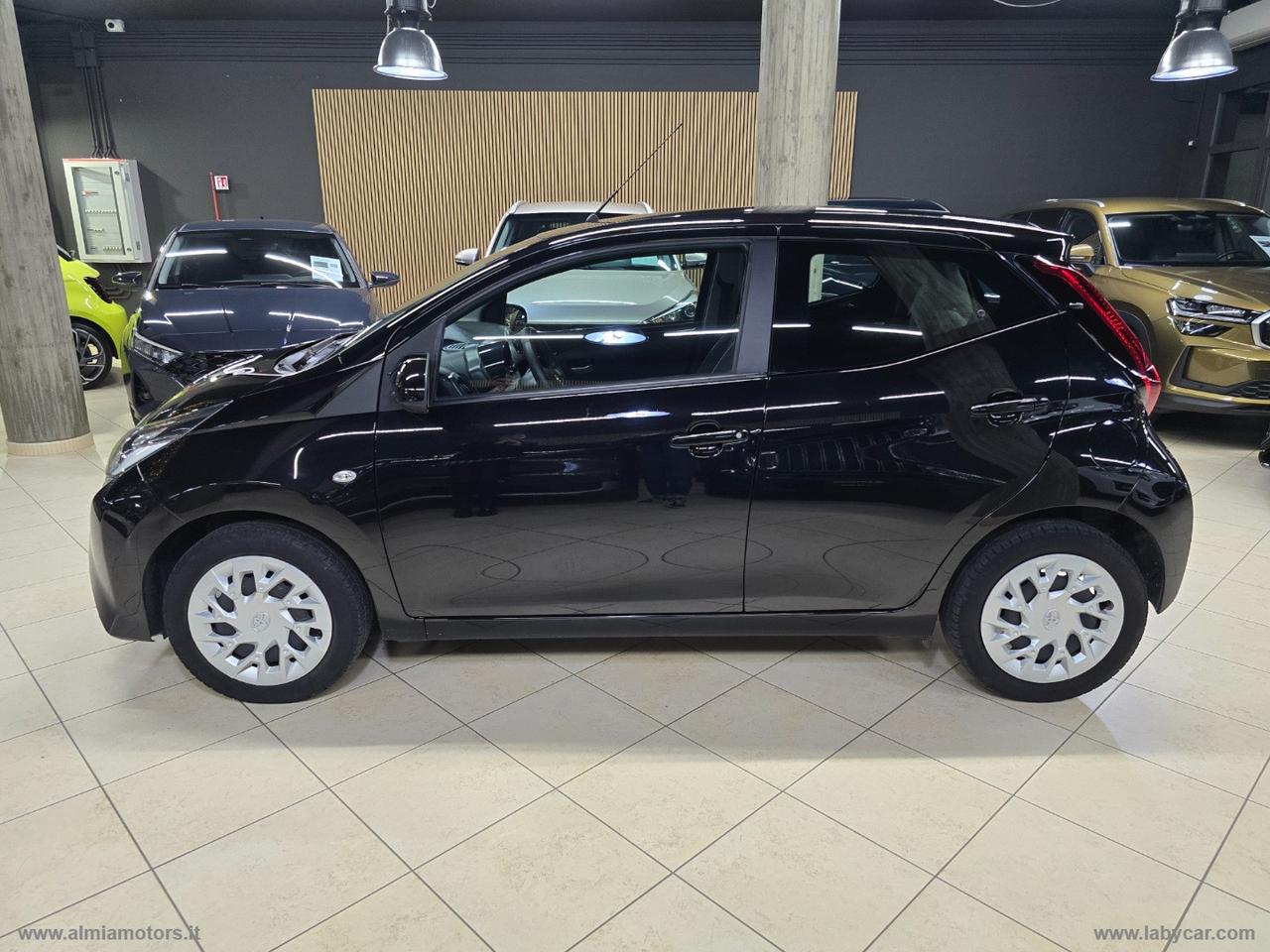 TOYOTA Aygo Connect 1.0 VVT-i 72 CV 5p. x-play