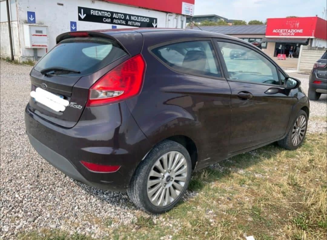 Ford Fiesta 1.4 TDCi 70CV 5 porte Titanium