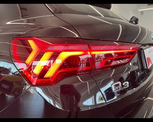 AUDI Q3 35 TDI S tronic Business Advanced
