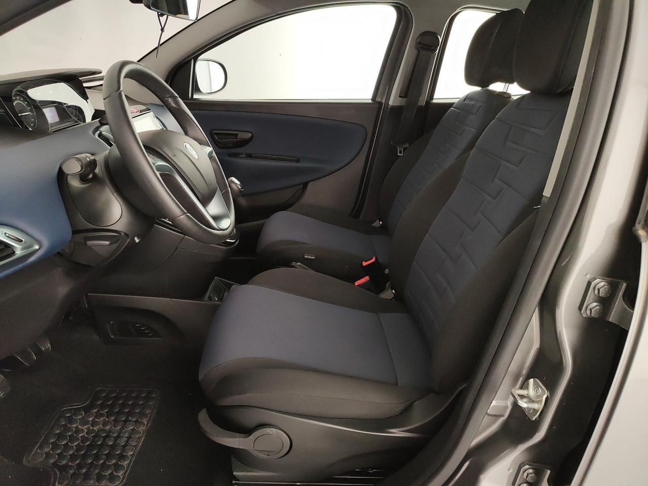 Lancia Ypsilon 1.0 FireFly 5 porte S&S Hybrid Platino