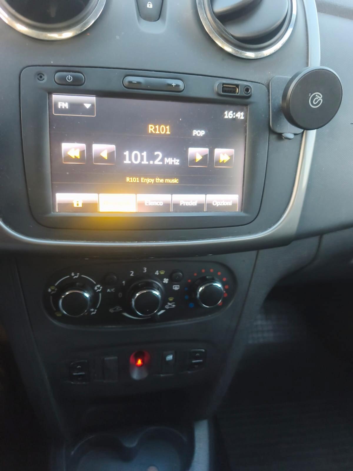 Dacia Sandero 2015---1.1 Benzina GPL Neopatentati