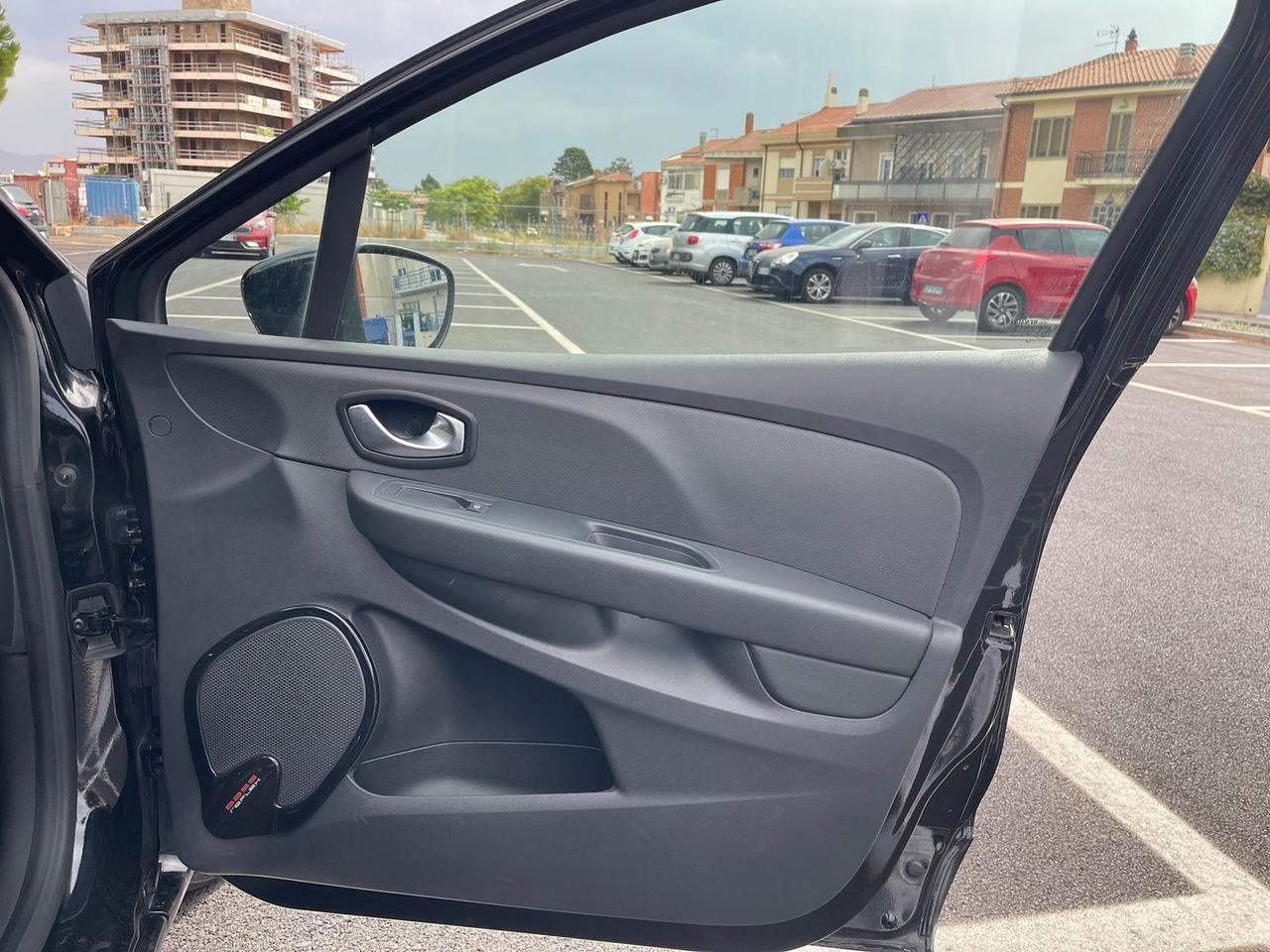 Renault Clio Moschino Zen 0.9 TCe 90 LPG #12174