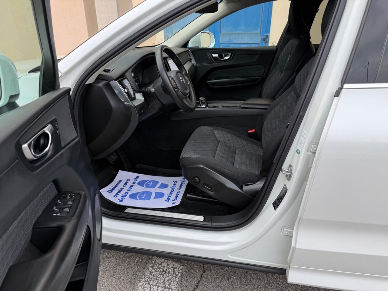 Volvo XC 60 B4 AWD (d) automatico Essential 2022