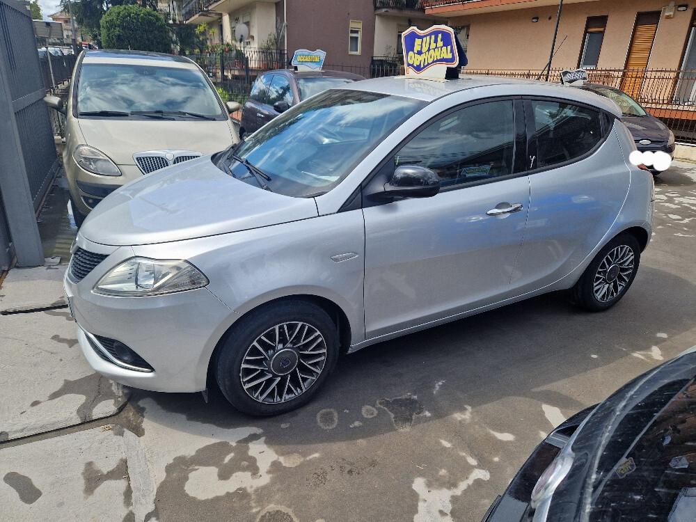 Lancia Ypsilon 1.2 69 CV 5 porte Platinum