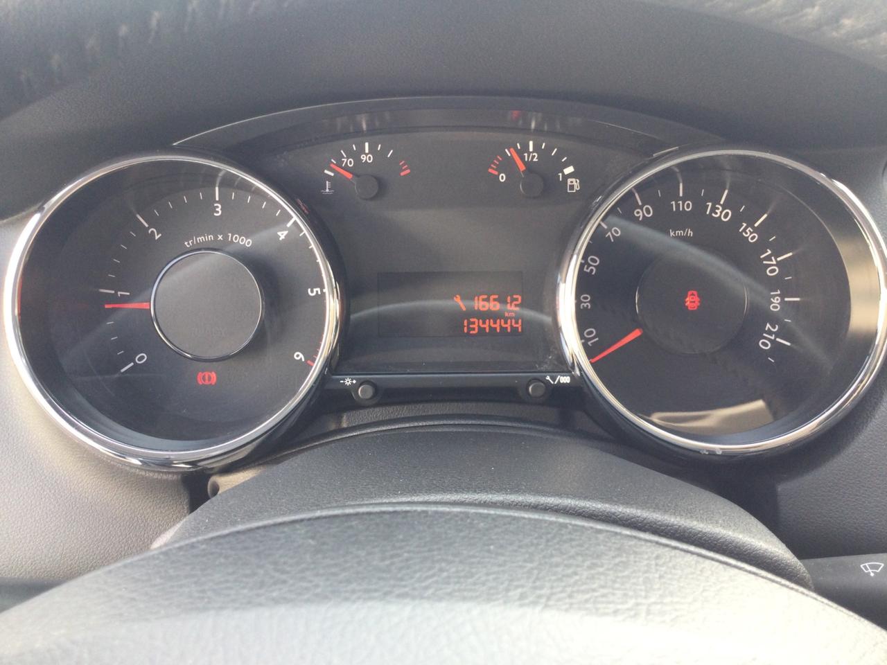 Peugeot 5008 1.6 HDi 115CV Allure