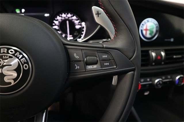 ALFA ROMEO Giulia 2.9 T V6 AT8 Quadrifoglio NOLEGGIO LUNGO TERMINE