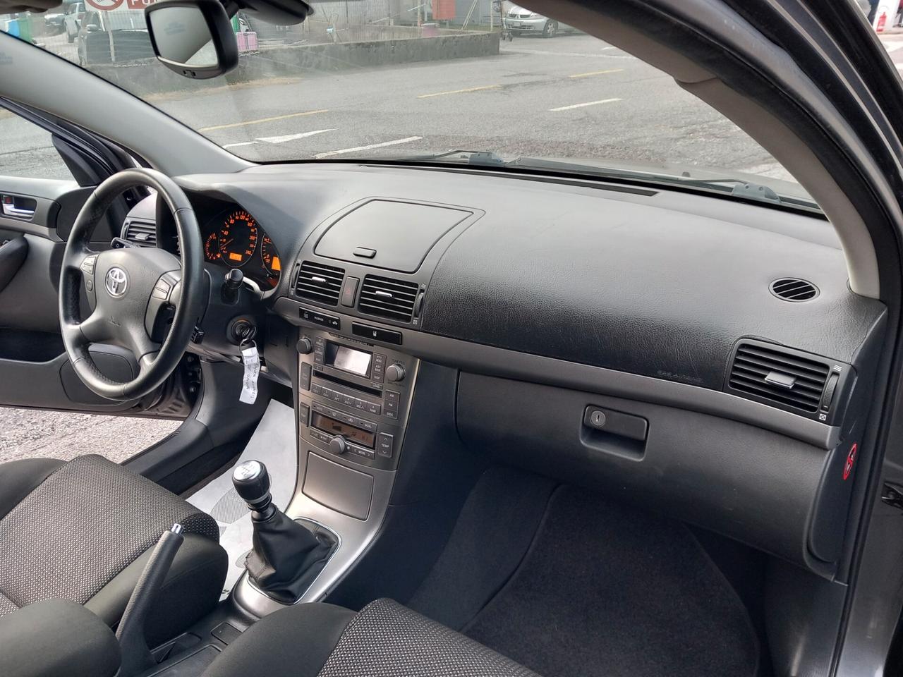 Toyota Avensis SW 2.2 D-4D KM 113000!!!