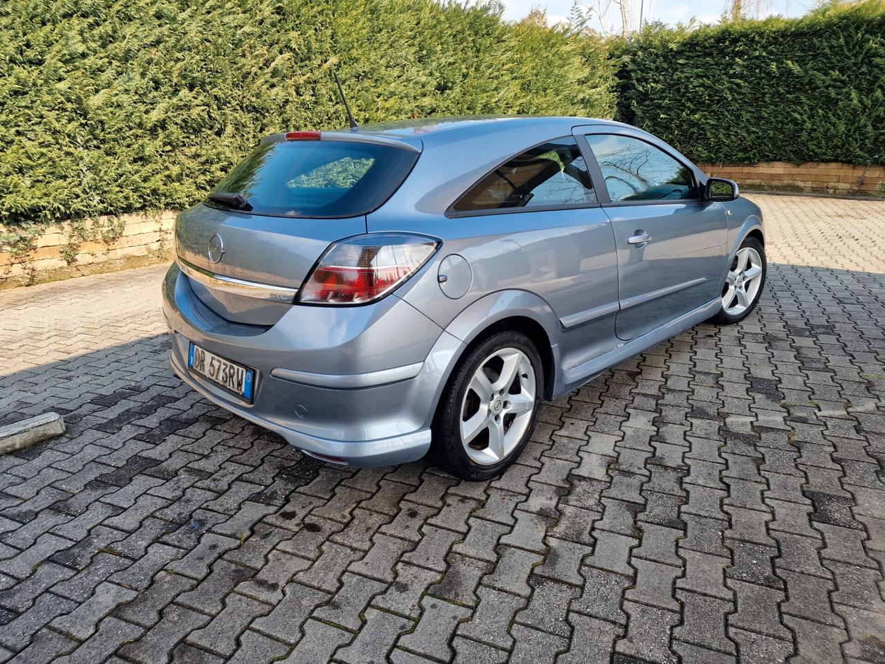 Opel Astra GTC 1.4 16V Twinport 3 porte Enjoy