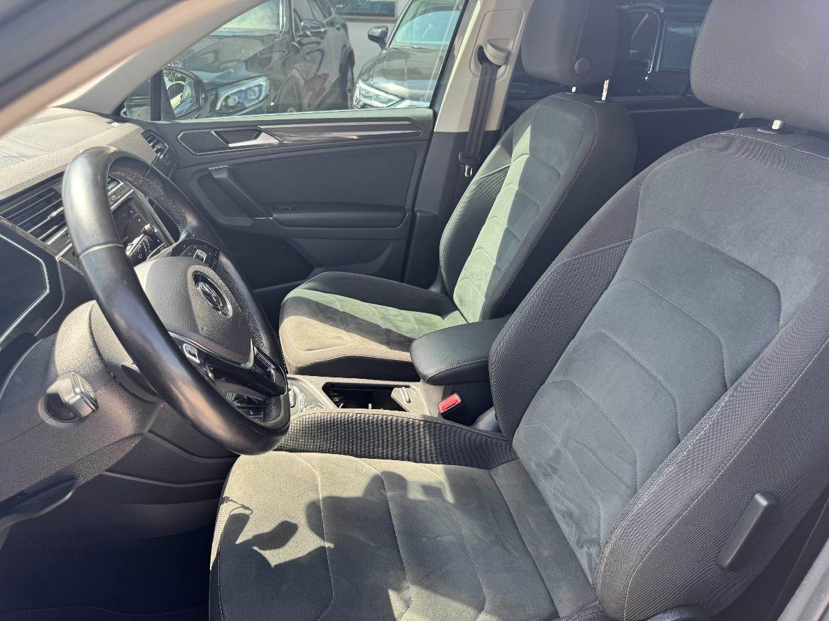 VOLKSWAGEN - Tiguan - 2.0 TDI DSG 4MOTION R-LINE