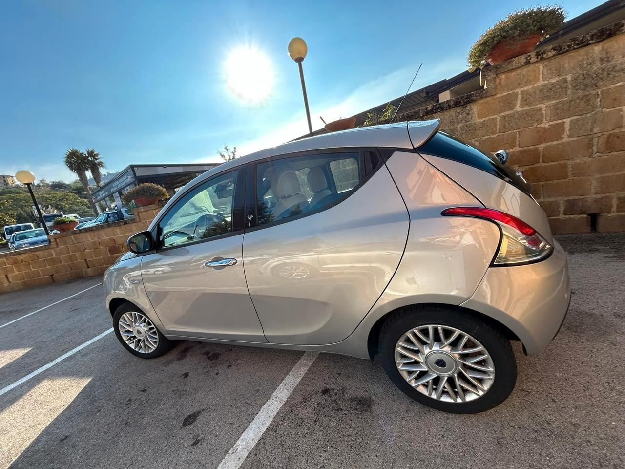 Lancia Ypsilon 1.2 69 CV 5 porte Gold