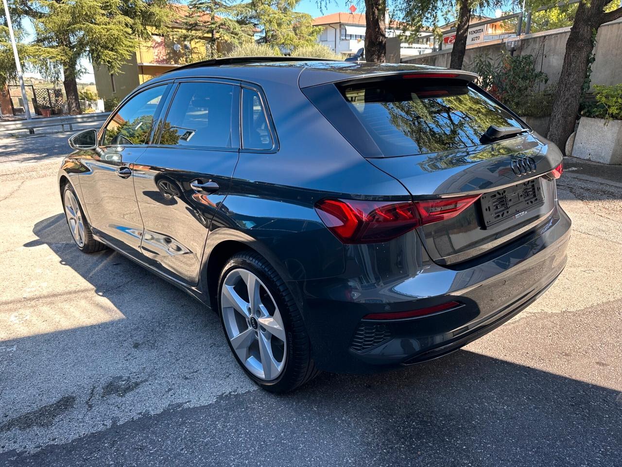 Audi A3 SPORTBACK 35 TDI S tronic / Black line edition / PANORAMA / LED LUCI AMBIENT / R18