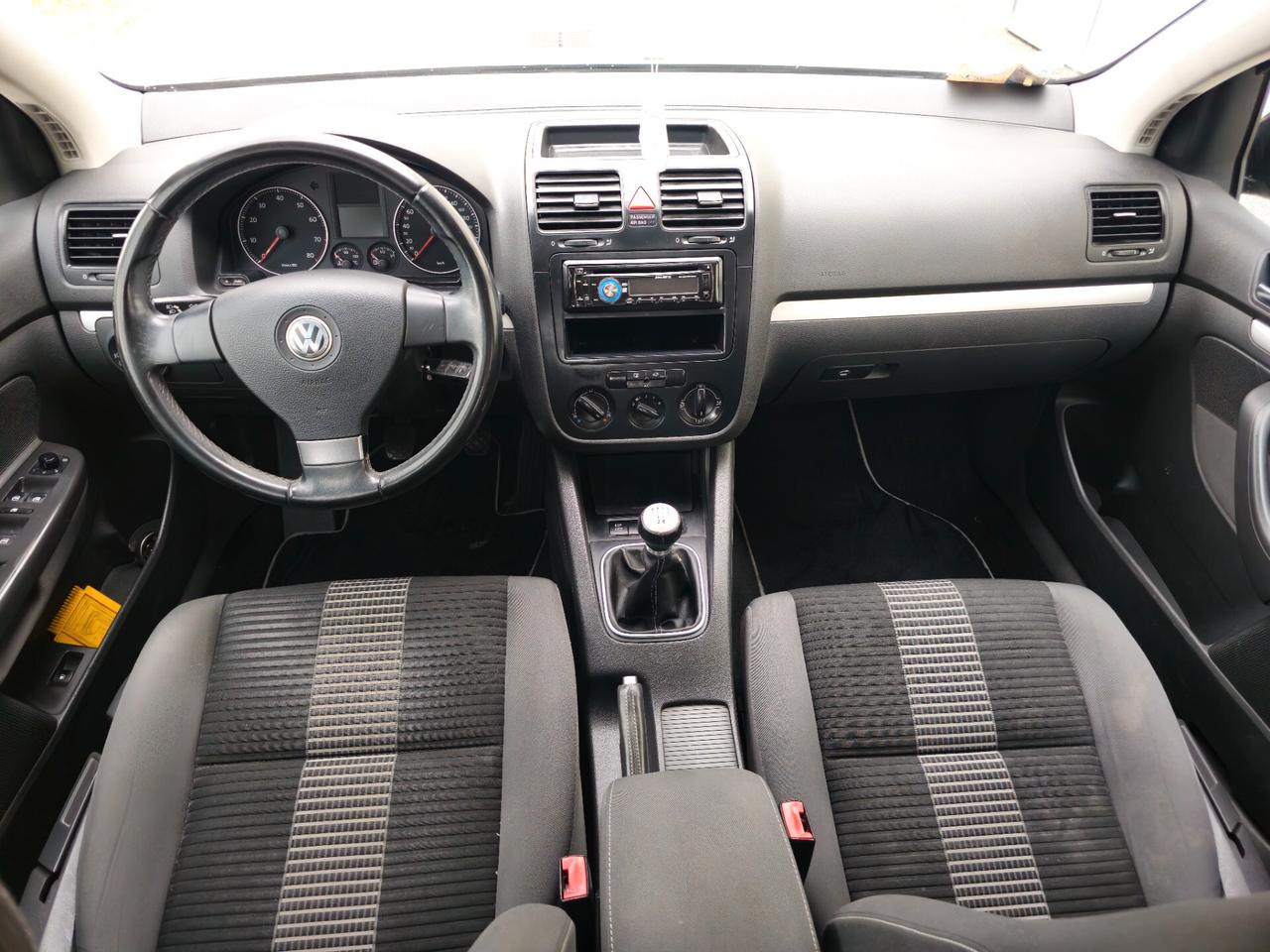 Volkswagen Golf 1.6 gpl