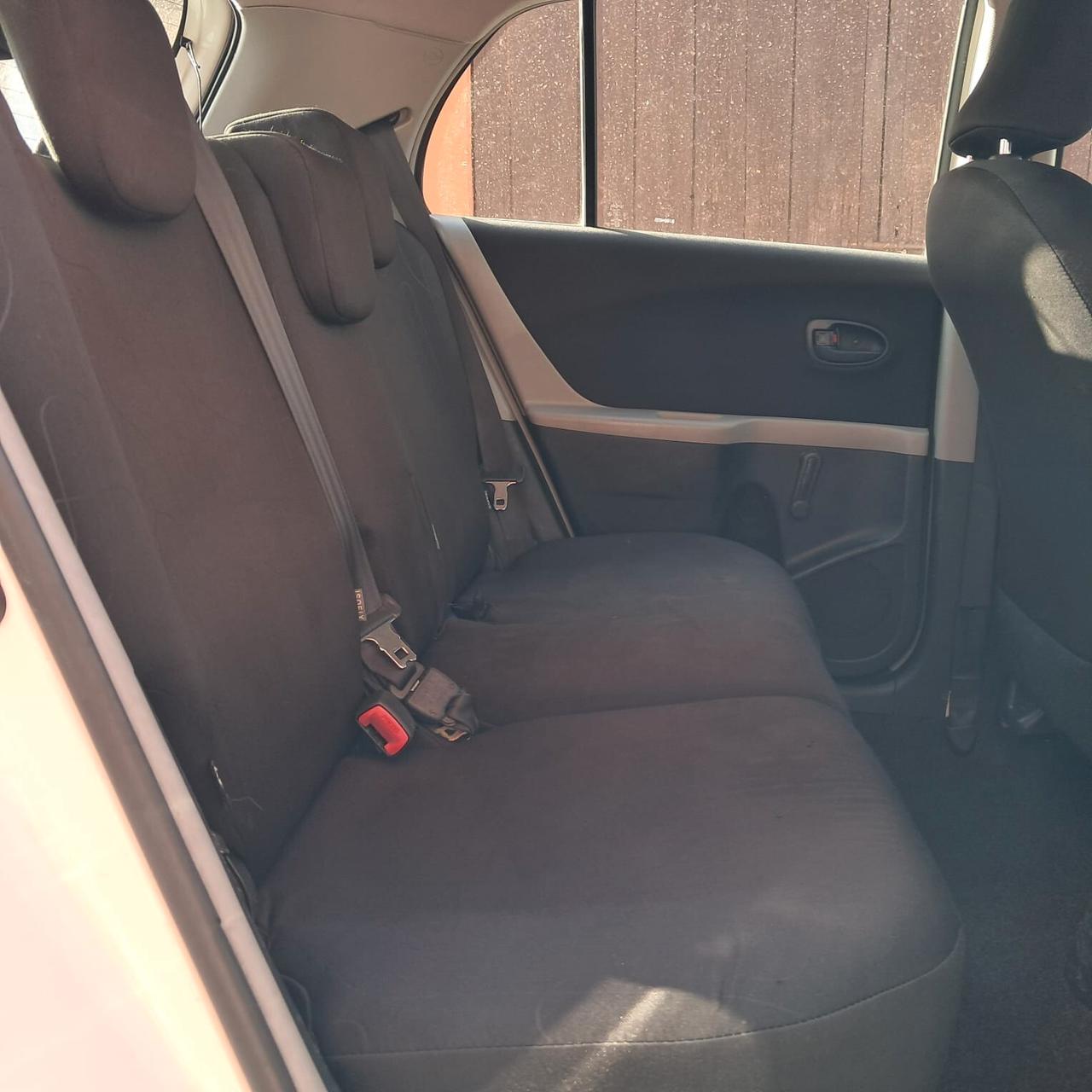 Toyota Yaris 1.0 benz 5 porte Luxury pack neopatentati
