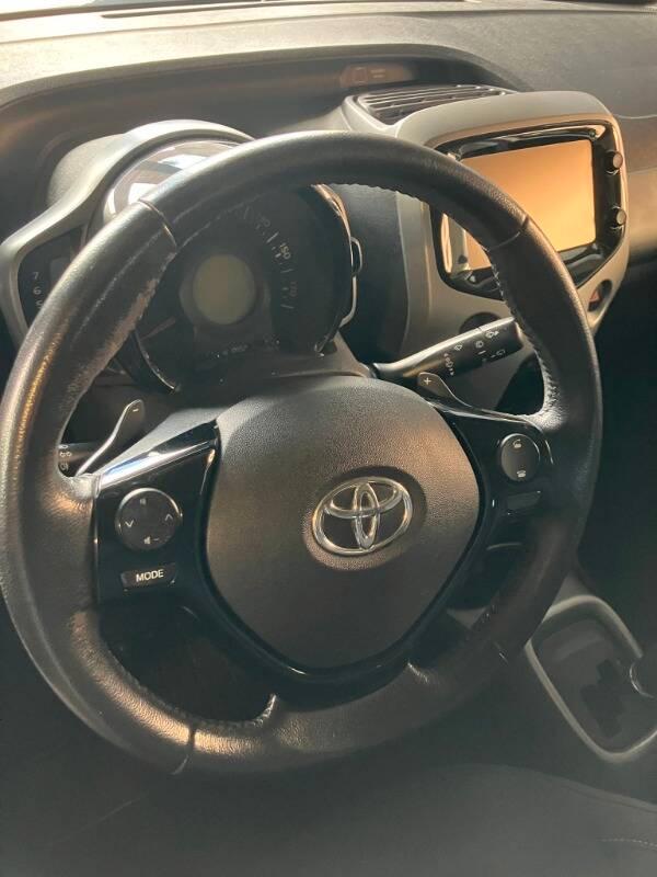 Toyota Aygo 1.0 x-play 5p m-mt my15