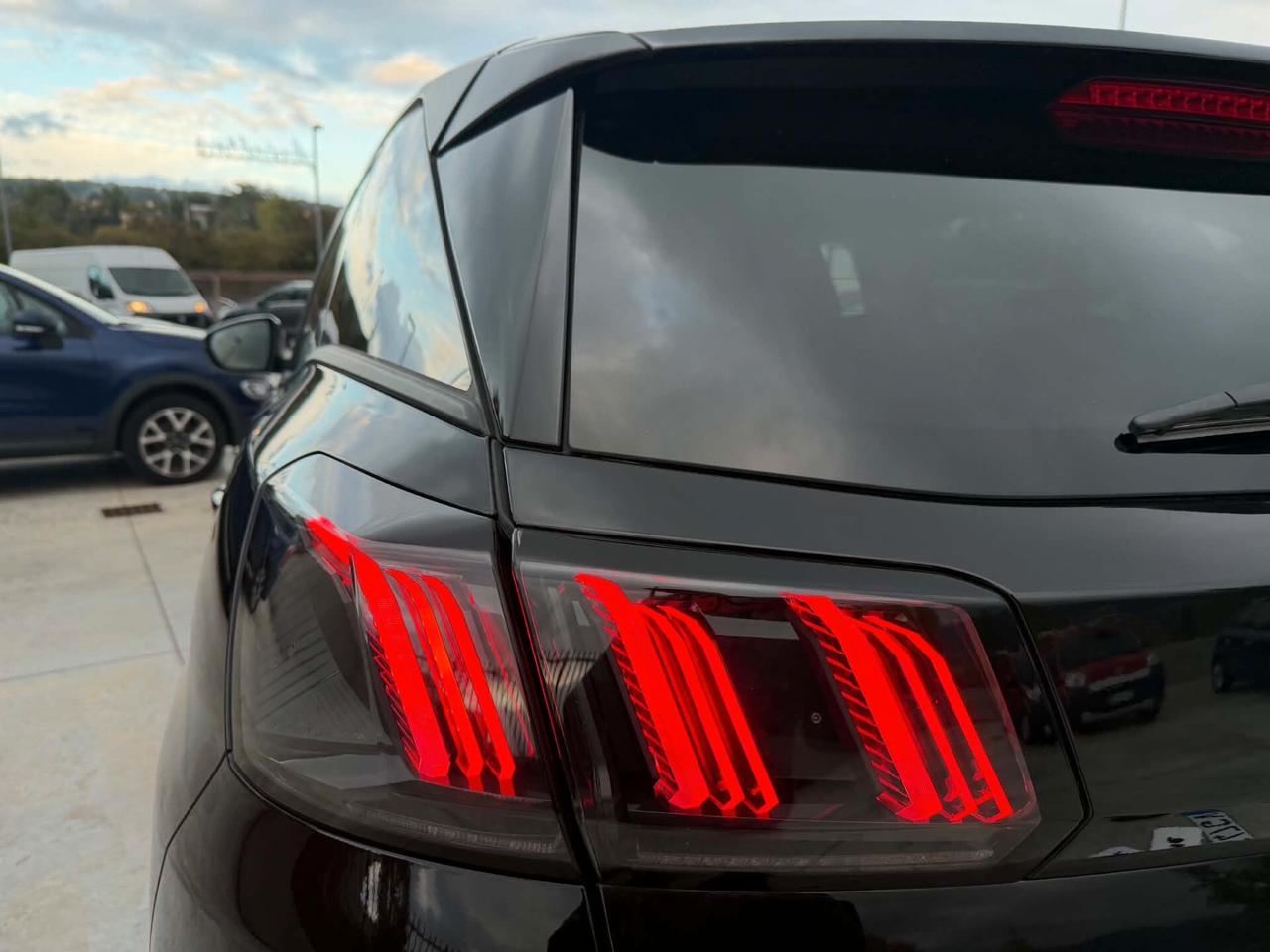 Peugeot 3008 TOTAL BLACK 1.5 Hdi 130CV EAT8