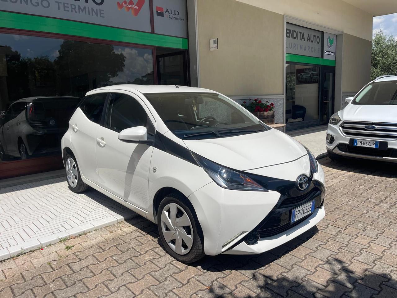 Toyota Aygo 1.0 VVT-i 69 CV 5 porte x-business MMT