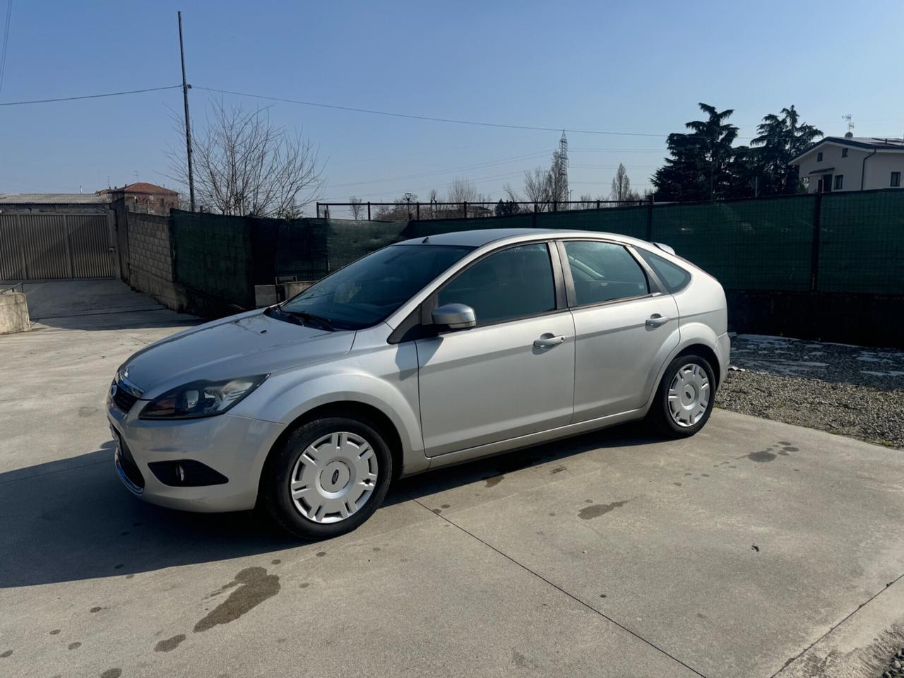 Ford Focus Focus+ 2.0 (145CV) 5p. Bz.- GPL berlina con gancio traino