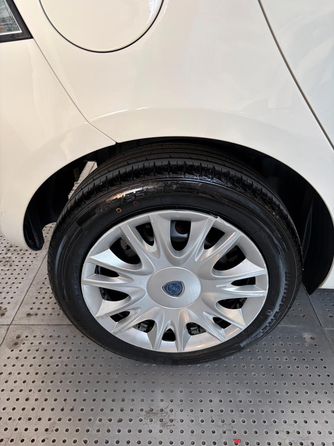 LANCIA YPSILON 1.3 M-JET 95cv