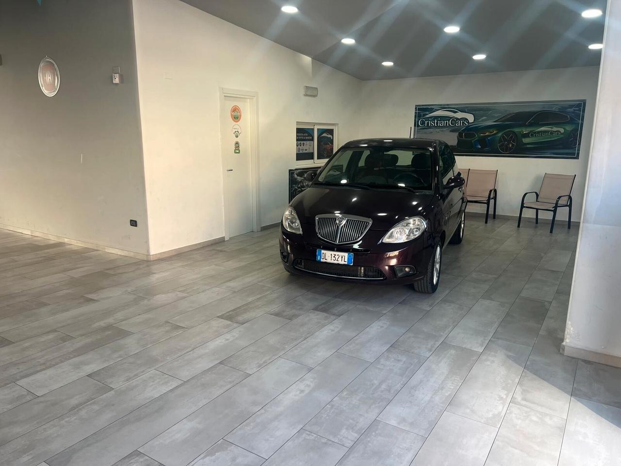 Lancia Ypsilon 1.3 MJT 75 CV Oro