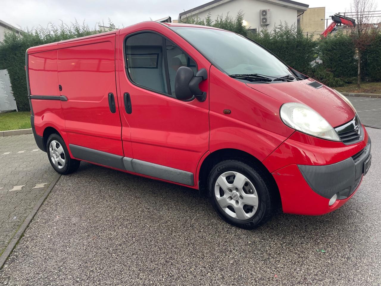 Opel Vivaro 2.0 CDTI 120CV anno 2013 pronto uso