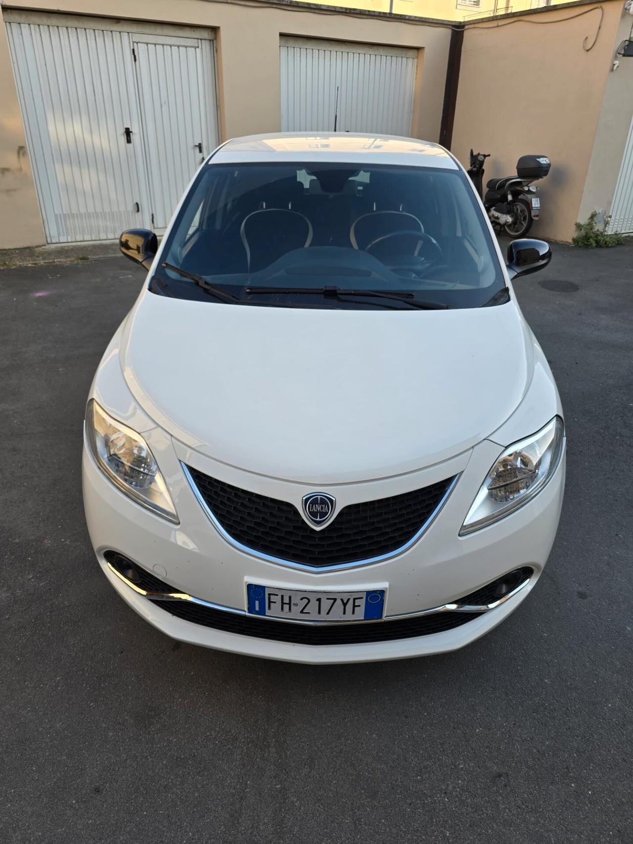 Lancia Ypsilon 1.2 69 CV 5 porte Platinum perfetta possibilita 12 mesi garanzia