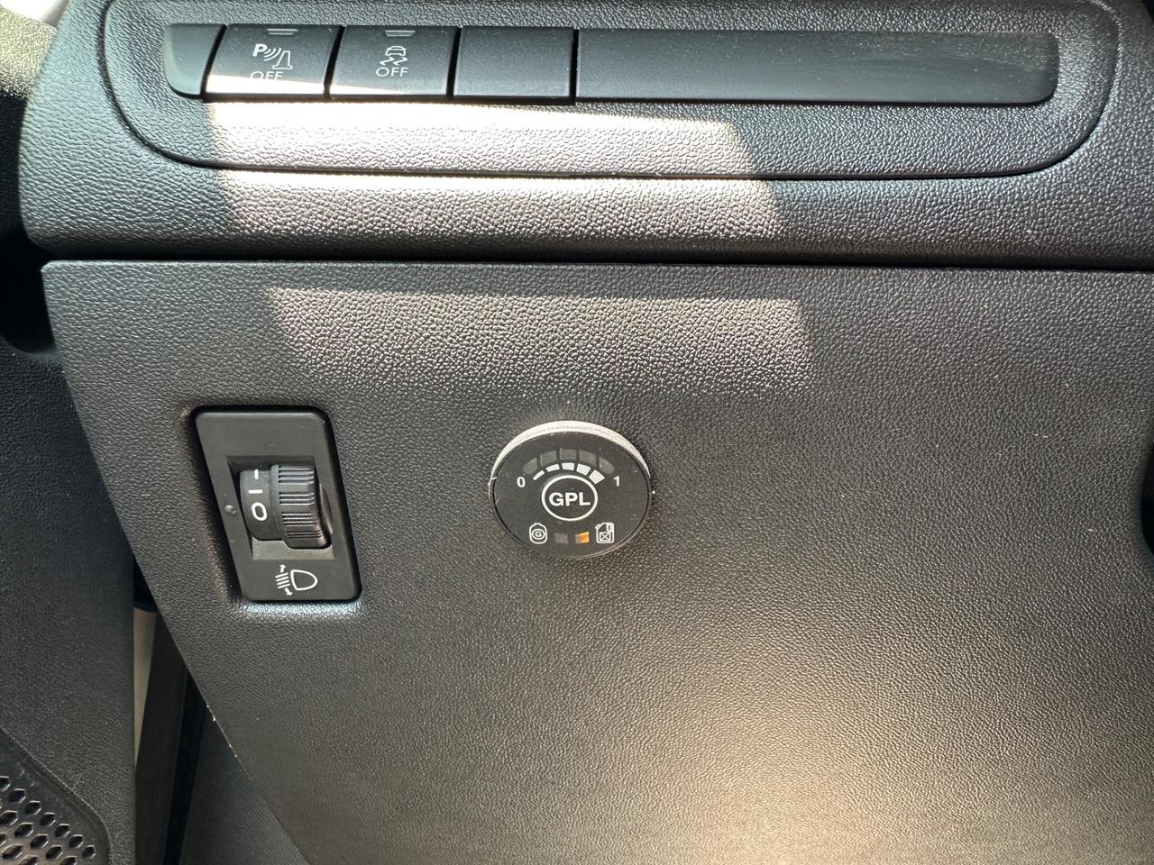 Peugeot 208 PureTech 82 5p. GPL NEOPATENTATI