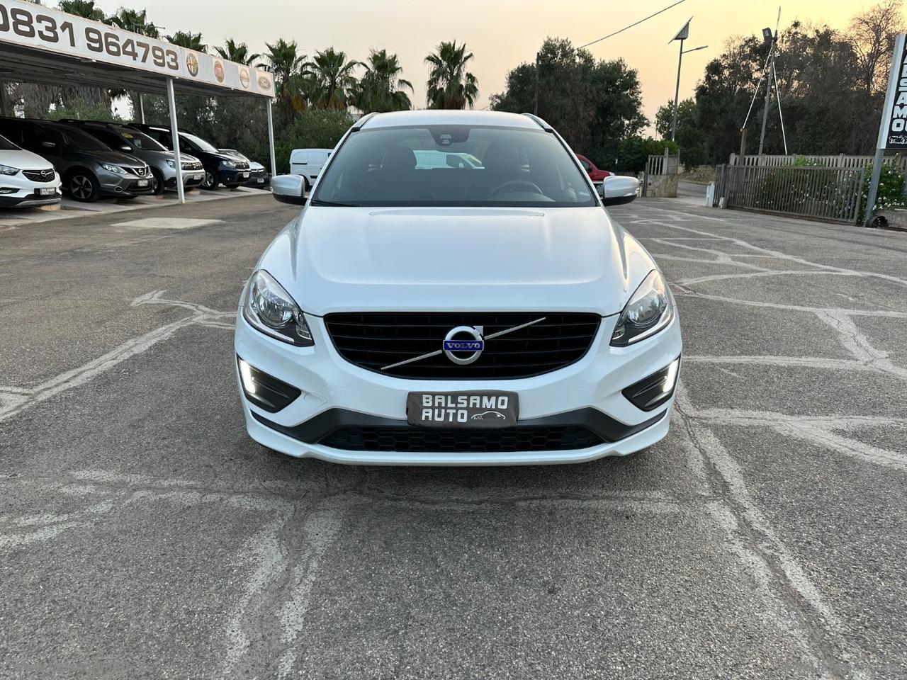 VOLVO XC60 D4 AWD Geartronic R-design Momentum