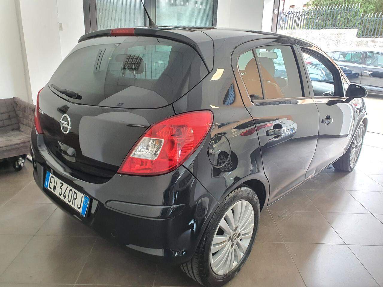 Opel Corsa 1.2 Gpl di serie