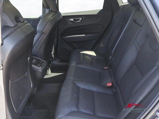 VOLVO XC60 B4 (d) AWD automatico Ultimate Dark
