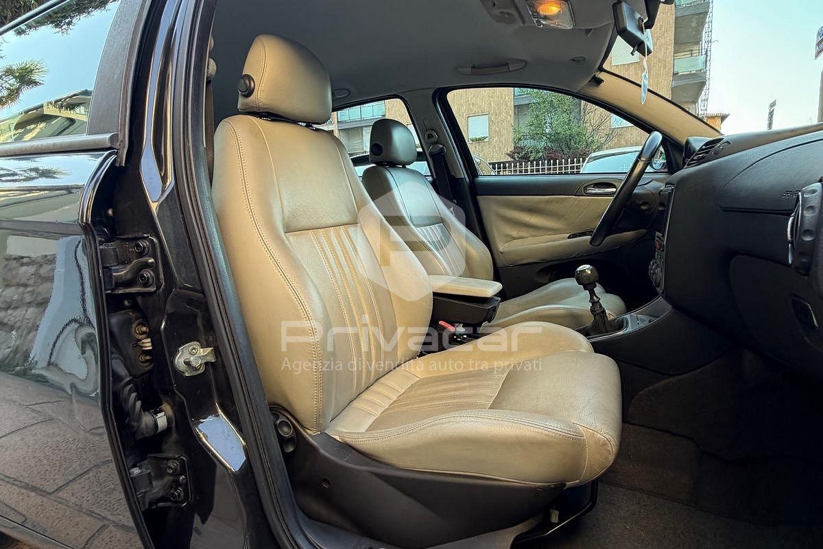 ALFA ROMEO 147 1.9 JTD M-JET 16V 5 porte Black Line